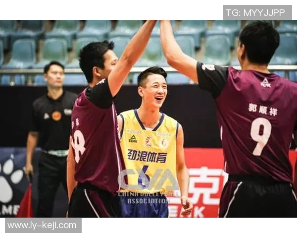 张芳独家分享：深入解析排球技巧与训练心得，助你提升竞技水平