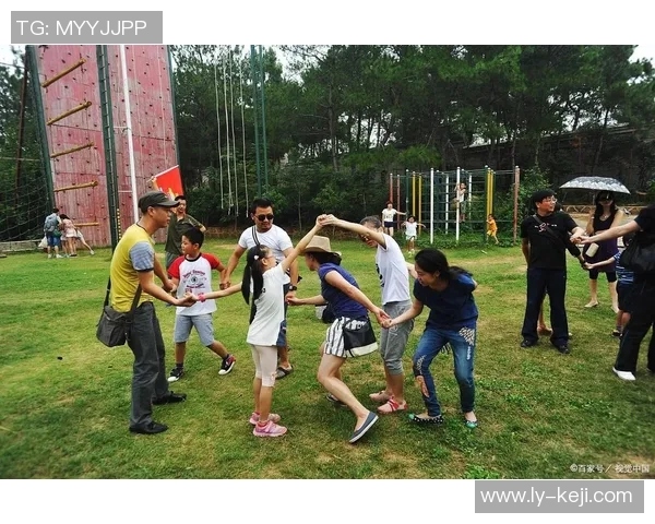 极限运动嘉年华北京飞盘队展现卓越团队协作精神与竞技魅力 极限运动嘉年华北京飞盘队展现卓越团队协作精神与竞技魅力