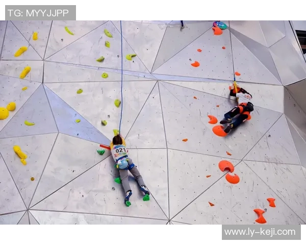 南京攀岩队在极限运动会上展现力量与技巧的精彩表现分析