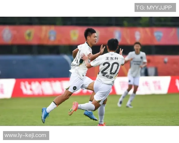 成都羽毛球队以53分稳居精英赛积分榜首位展现强劲实力