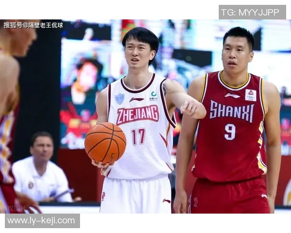 CBA八一队与四川队激战正酣赛场精彩瞬间引发球迷热议 CBA八一队与四川队激战正酣赛场精彩瞬间引发球迷热议