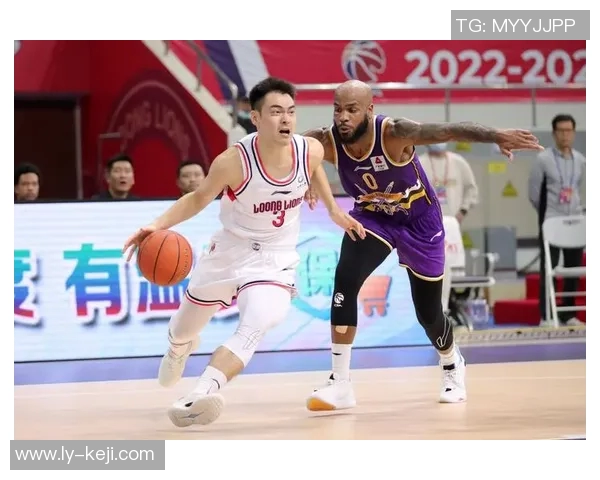 广州龙狮迎战江苏队全力争胜展现篮球魅力与团队精神