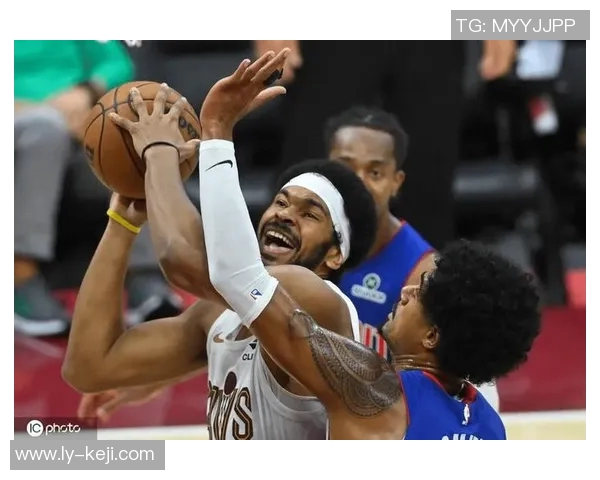 骑士与活塞季后赛第三场激战回顾精彩瞬间与关键时刻分析