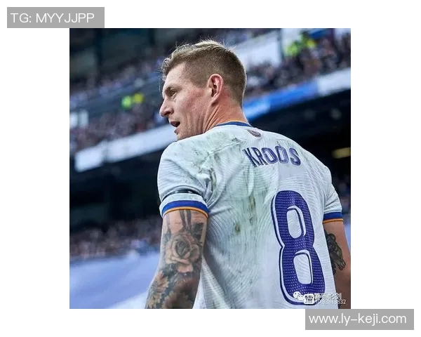 克罗斯在绿茵场上的传奇之路与未来展望：从天才少年到足球巨星的成长历程