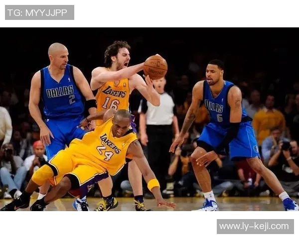 科比领衔湖人对决国王的经典之战回顾与精彩瞬间解析