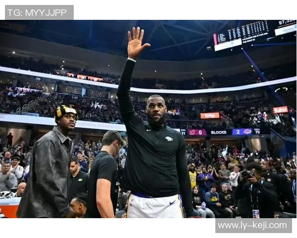 考辛斯与詹姆斯激烈对抗背后的故事与篮球场上的恩怨情仇