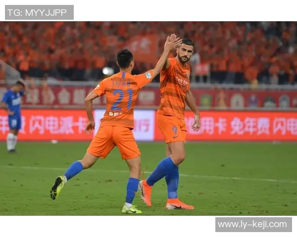 鲁能与富力激情对决海报揭幕展现足球魅力与团队精神