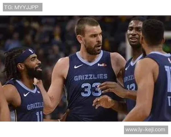 2014年NBA季后赛爵士队与灰熊队精彩对决回顾与分析