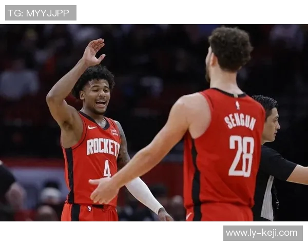 76人火箭精彩对决回顾全场比赛录像分析与亮点集锦