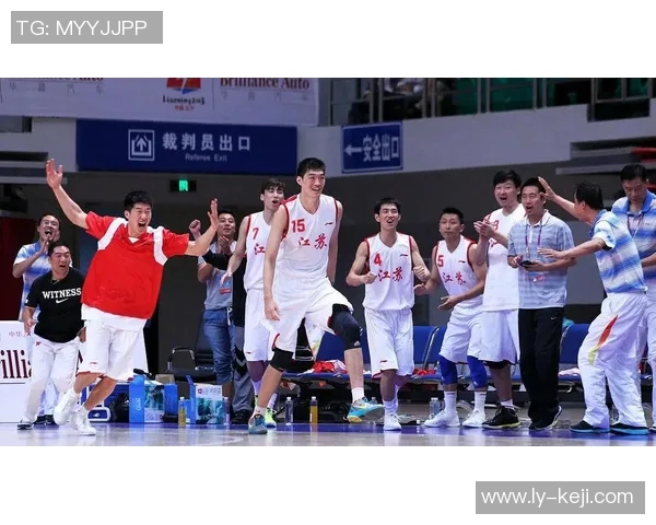 李慕豪：从篮球新星到职业生涯巅峰的精彩历程与未来展望