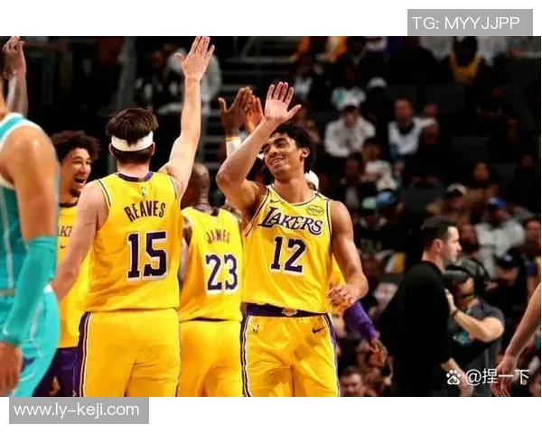 湖人火箭今日激战回顾精彩瞬间与球员表现分析 湖人火箭今日激战回顾精彩瞬间与球员表现分析